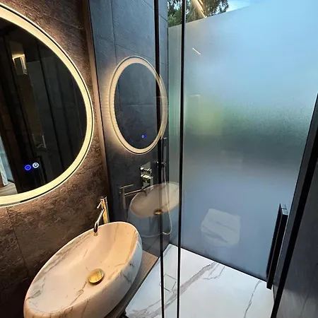 Za Zrcadlem Σπίτι διακοπών *